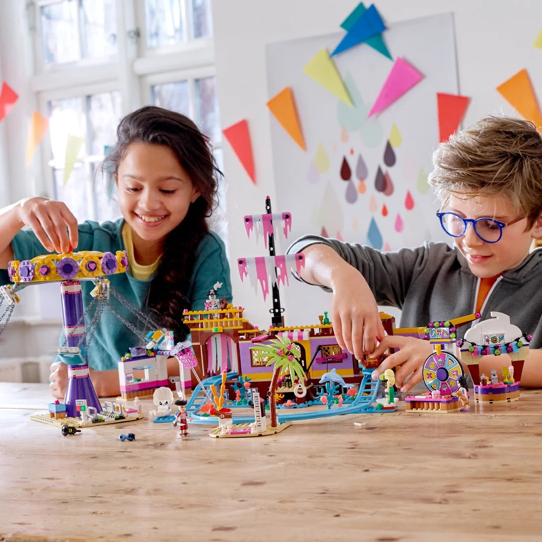 Amusement Pier Building Kit U819756